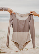 Load image into Gallery viewer, OMARI L/S ONEPIECE - MOCHA